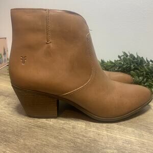 Frye Leather Boots Jennifer Ladies Sz 8.5 Cognac Brown Booties